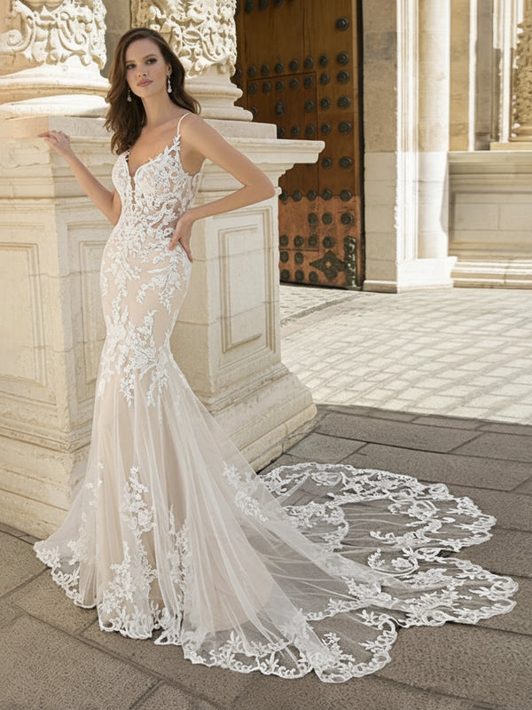 Elegant Mermaid Wedding Dress – V-Neck Lace Appliqué Tulle Bridal Gown with Spaghetti Straps